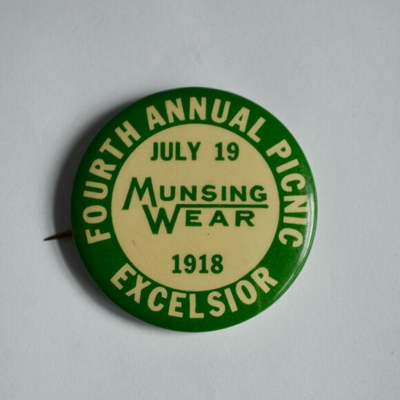 Antique July 19 1918 Munsing Wear Fourth Annual Picnic Pin Button - Picture 1 of 2